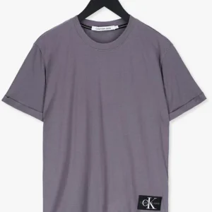 Calvin Klein T-shirt Badge Turn Up Sleeve En Gris à prix d'occasion 13