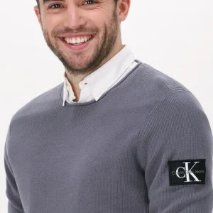 Calvin Klein Pull Monogram Badge Crew Neck Sweater En Gris marques de renommée 11