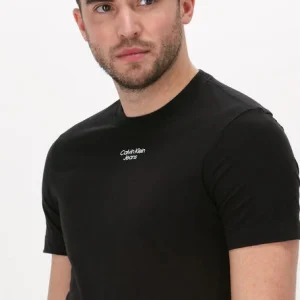 Calvin Klein T-shirt Stacked Logo Tee En Noir en vente 11