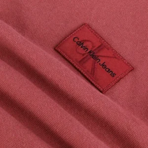 nouveau produit Calvin Klein Chandail Shrunken Badge Crew Neck En Rouge 15