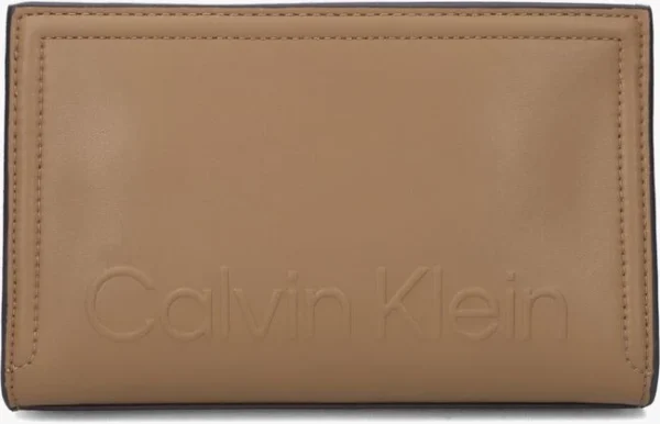 Calvin Klein Minimal Hardware Crossbody Sac Bandoulière En Camel vente pas cher en ligne 1