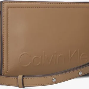 Calvin Klein Minimal Hardware Crossbody Sac Bandoulière En Camel vente pas cher en ligne 9