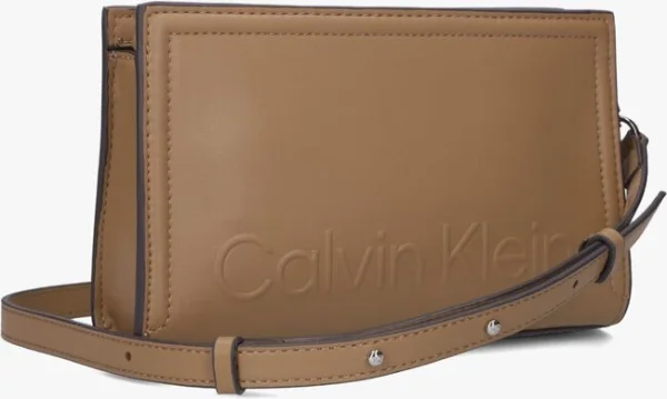 Calvin Klein Minimal Hardware Crossbody Sac Bandoulière En Camel vente pas cher en ligne 3