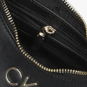 Calvin Klein Shoulder Bag Sm Sac Bandoulière En Noir en promotion 13