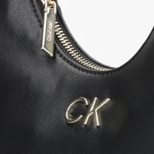 Calvin Klein Shoulder Bag Sm Sac Bandoulière En Noir en promotion 15