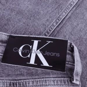 Calvin Klein Straight Leg Jeans Dad Jean En Gris dernières 15