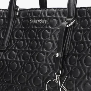 vente luxe pas cher Calvin Klein Ck Must Tote Md Embossed Sac à Main En Noir 15