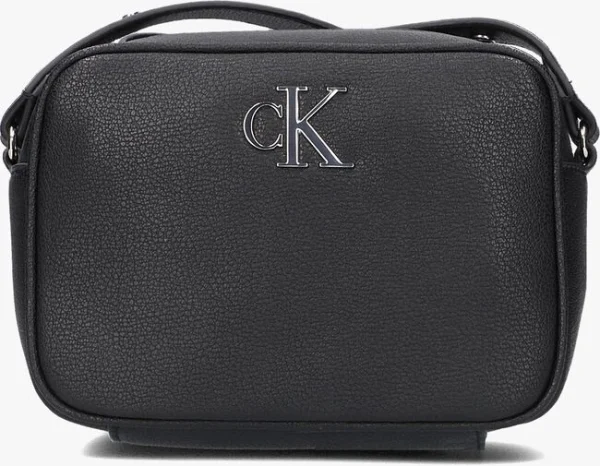 boutique en ligne Calvin Klein Minimal Monogram Camera Bag18 Sac Bandoulière En Noir 1