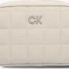 site officiel Calvin Klein Re-lock Quilt Camera Bag Sac Bandoulière En Taupe 17