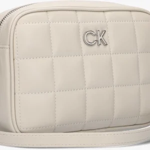 site officiel Calvin Klein Re-lock Quilt Camera Bag Sac Bandoulière En Taupe 9