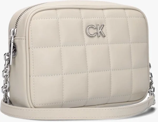 site officiel Calvin Klein Re-lock Quilt Camera Bag Sac Bandoulière En Taupe 3